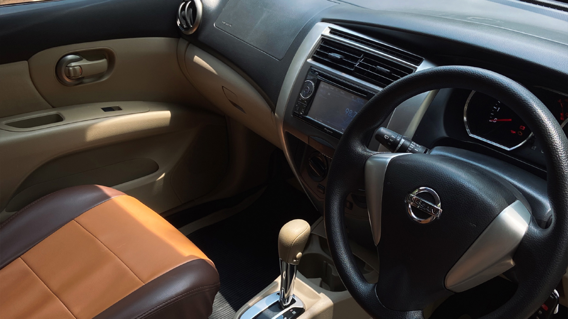 NISSAN Livina X V 2014 - Foto 6
