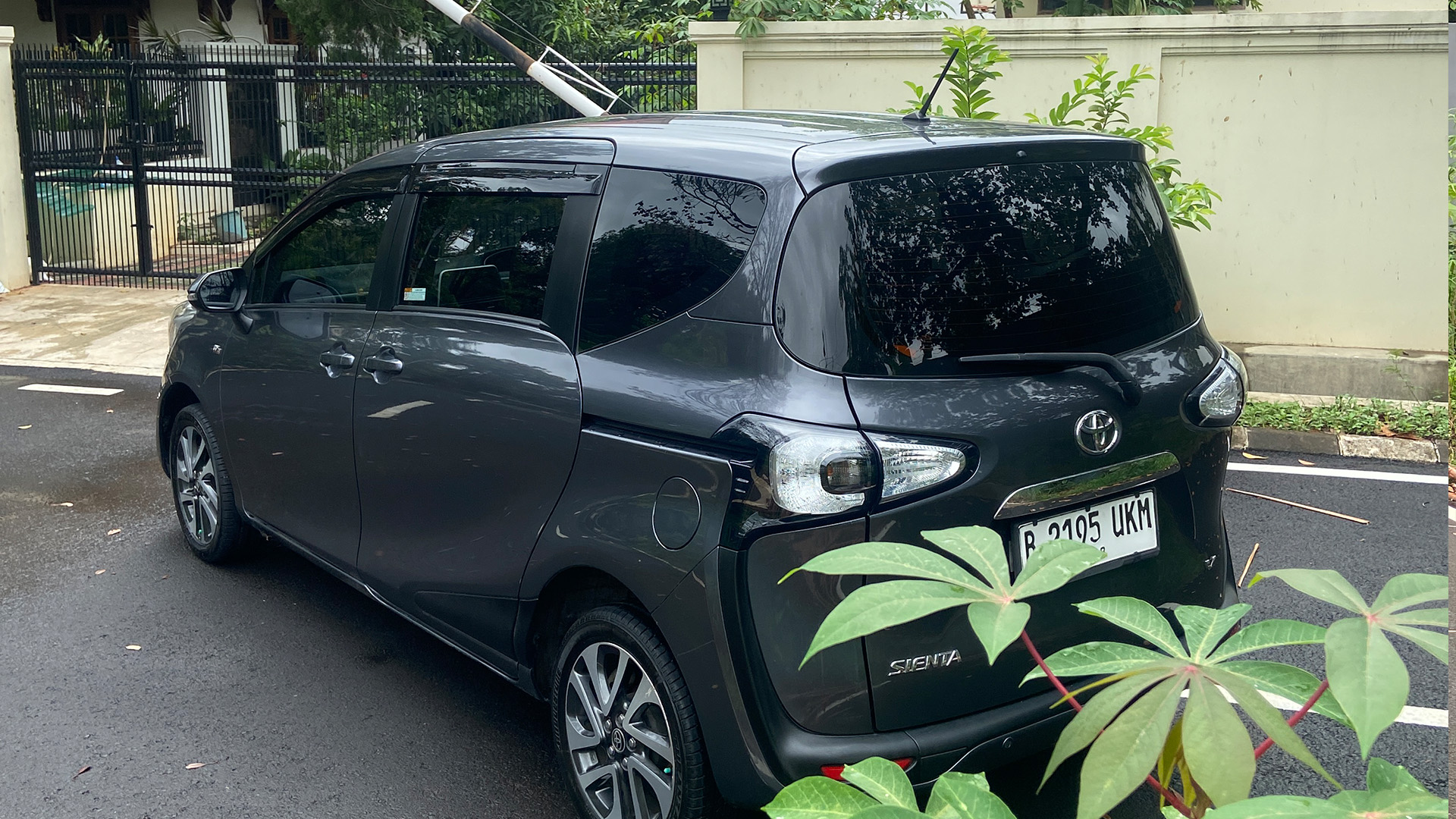 TOYOTA Sienta V Cvt 2018 - Foto 3