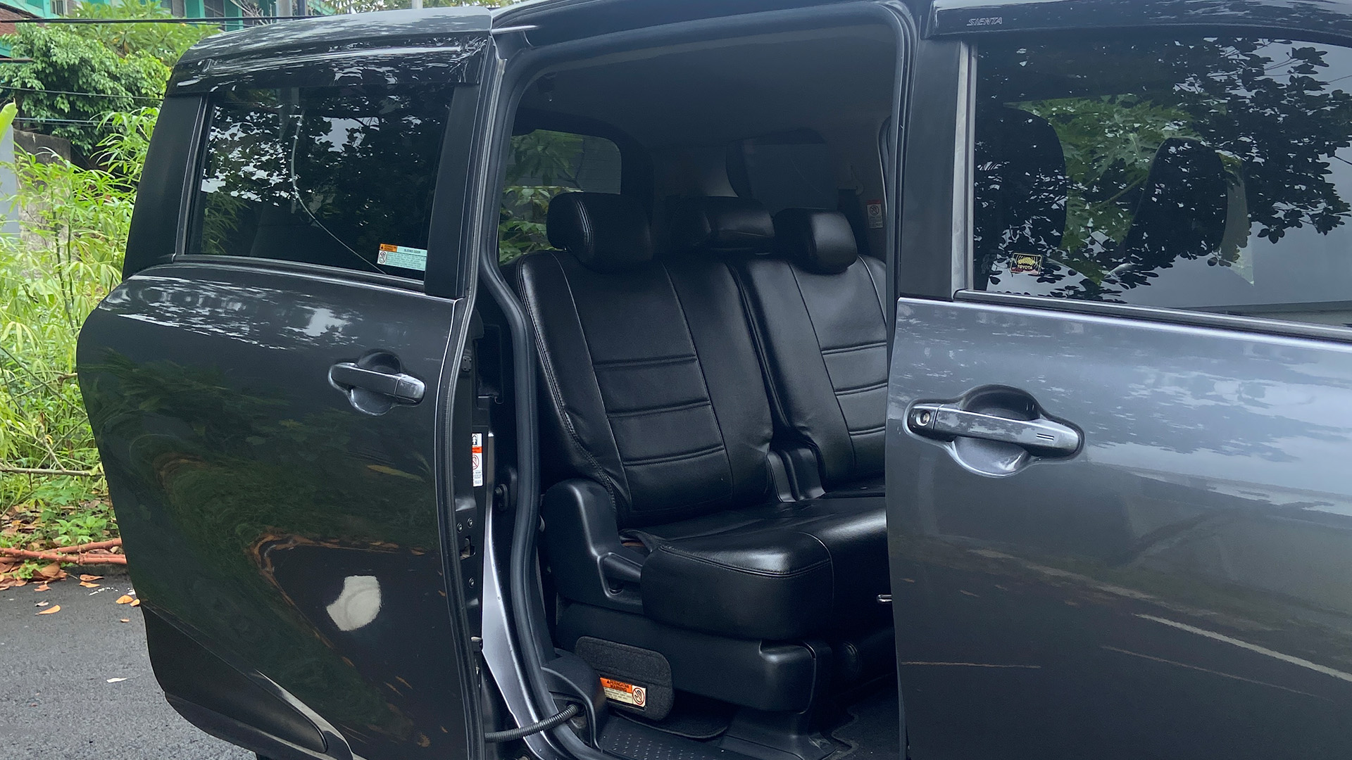 TOYOTA Sienta V Cvt 2018 - Foto 4