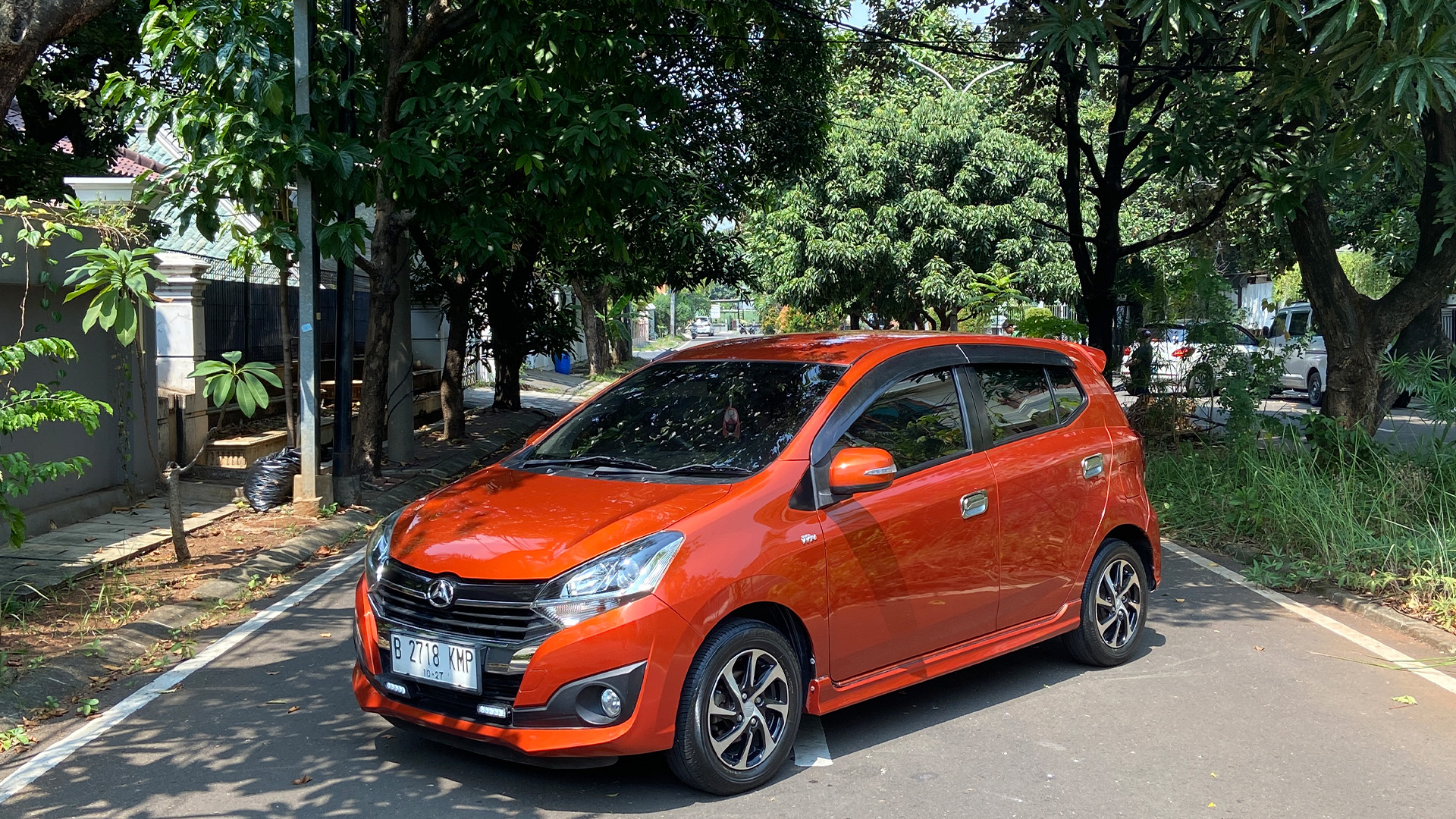 DAIHATSU Ayla R Dlx