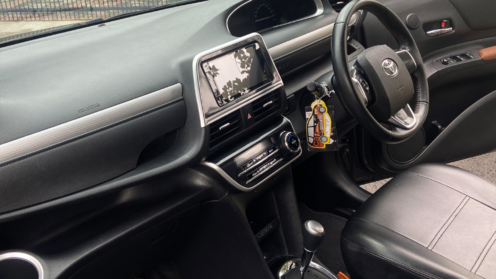 TOYOTA Sienta V Cvt 2018 - Foto 6