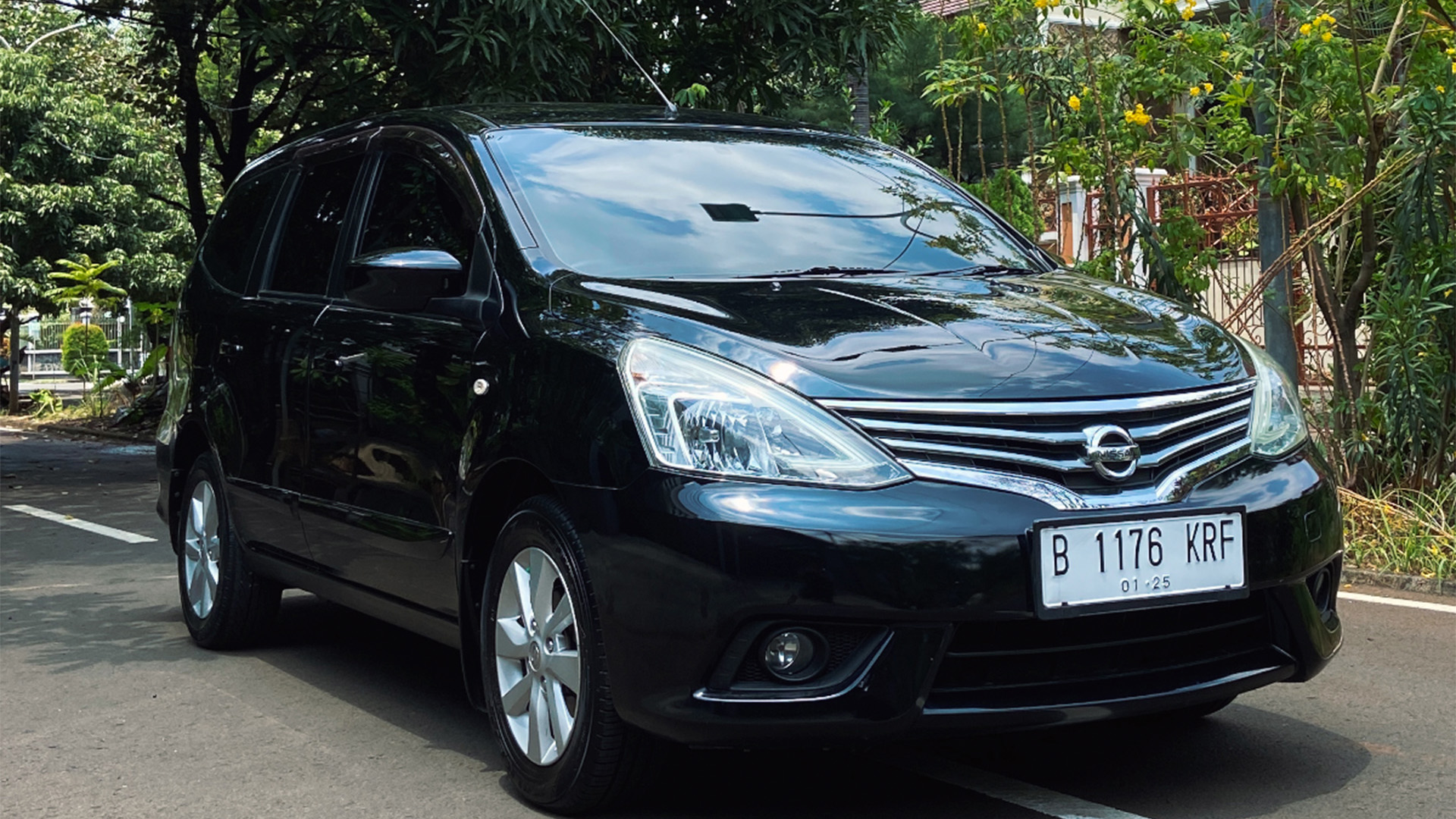 NISSAN Livina X V