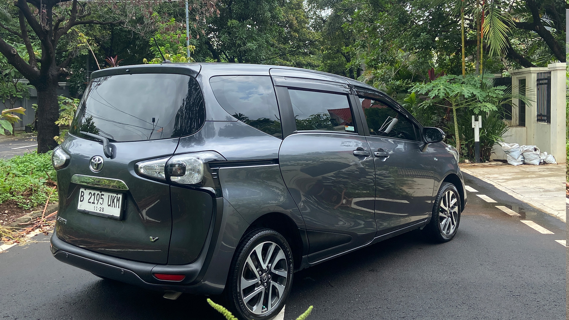 TOYOTA Sienta V Cvt 2018 - Foto 2